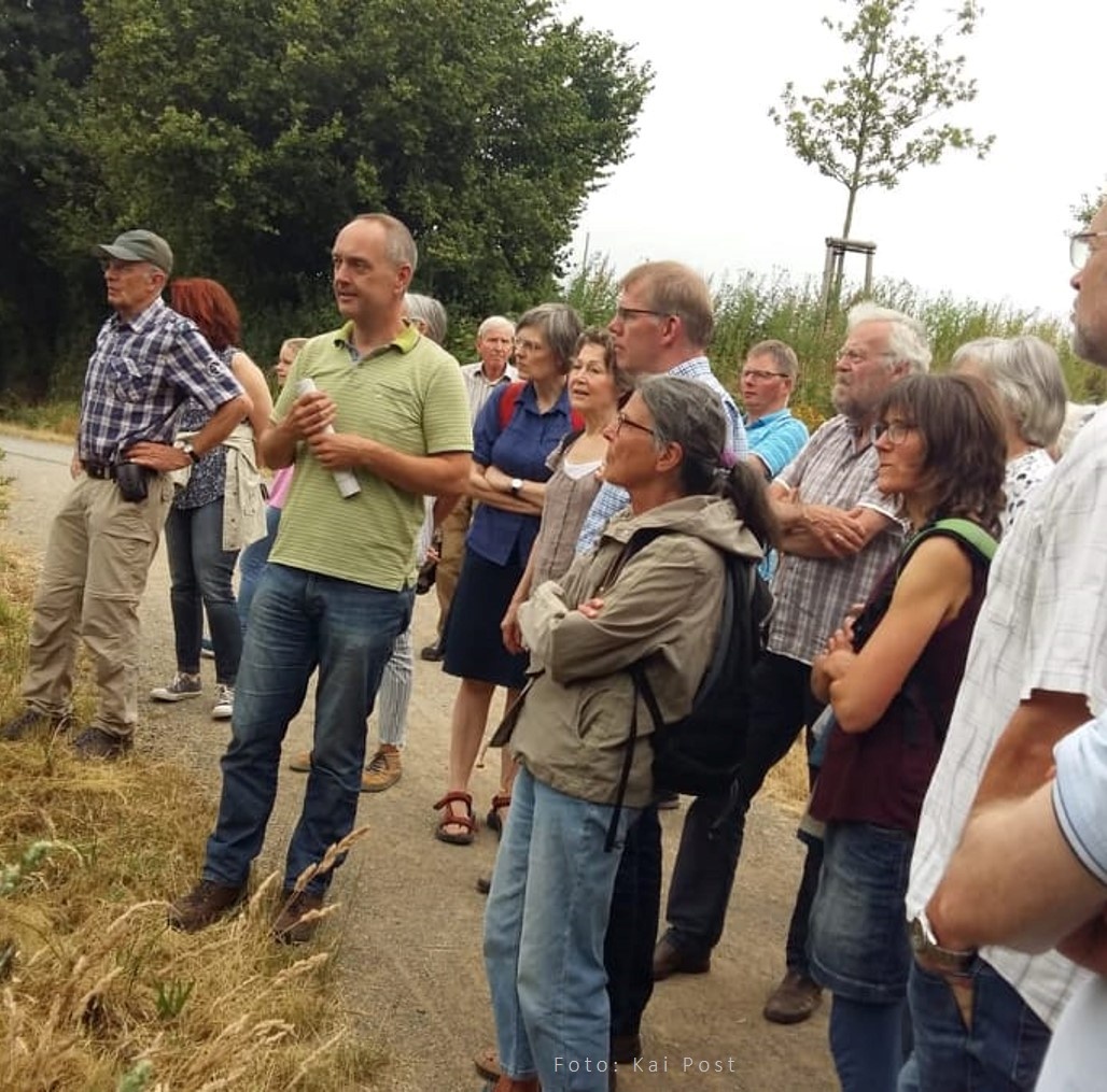 Thomas Zimmermann (NZ) führt während des Sommerfestes durch das Nonnenbachtal. Foto: Kai Post