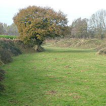 Prägnante, kastenförmige Talaue.