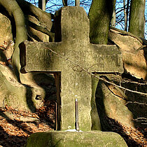 Tilbecker Mordkreuz - 1764 aufgestellte Steinkreuz im Wald.